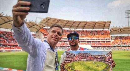 Cricket on canvas: Famous painter Andy Brown marks his presence during IND vs ENG 1st Test