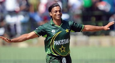 Top 5 fastest balls in cricket history