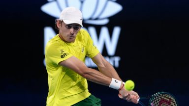 Alex de Minaur downs Zverev to make his Top 10 debut ahead of Australian Open 2024