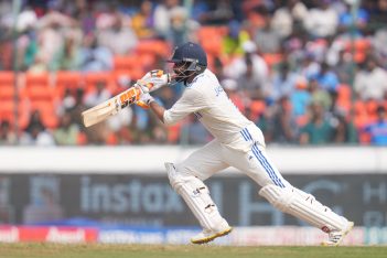 From 333/4 to 364 all out: Indias mindless batting collapses at Headingley again
