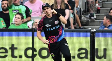 BBL 2024: David Warners helicopter entrance no match for Sean Abbott grand entry
