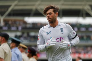 Foakes flies back in! Special Talent returns to glove Englands hopes in India opener