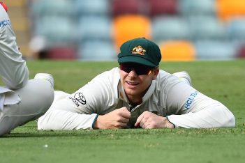 Steve Smith suffers dislocated finger & sent to hospital; all but out of WTC final