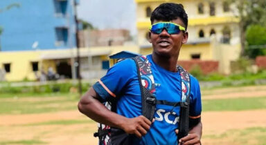 Honoured: Shubman Gill after meeting first tribal cricketer to play the IPL Robin Minzs father