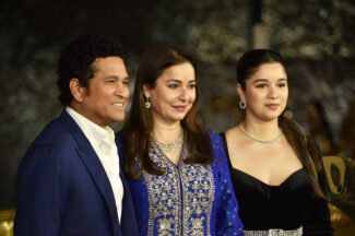 Sachin Tendulkar & family meet President Droupadi Murmu at Rashtrapati Bhavan