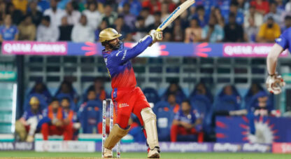 Age is just a number! Dinesh Karthik turns into a beast mode, slams a 23-ball 53* vs MI