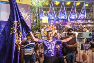 Shame! CSK deny Kolkata fans entering Chepauk with KKR banners