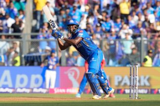 MI vs DC: Romario Shepherds blitzkrieg leaves Hardik Pandya, SKY awe-struck