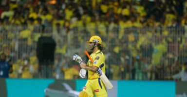 MS Dhoni should bat higher: AB de Villiers demands Thala to play more deliveries for CSK