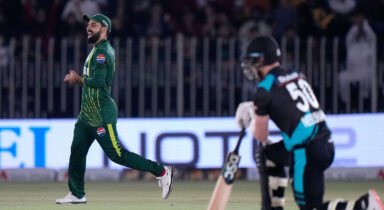 Pak vs NZ: Shadab lightning-fast catch stuns Chapman
