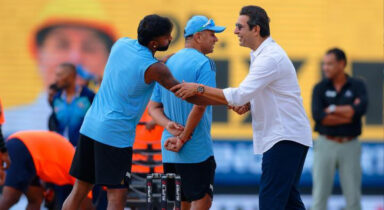 Wasim Akram supports KKR, claims he is not a chameleon to switch sides