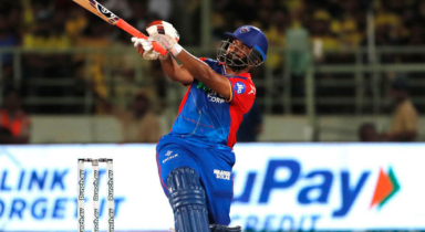 Vintage Rishabh Pants reverse ramp shot in response to Stoinis delivery makes fans go gaga
