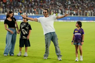 Shah Rukh khan rushed to hospital in Ahmedabad after KKRs win