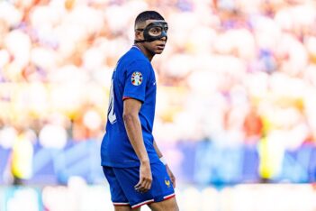 GOATs kin meets Baby GOAT! Kylian Mbappe poses with CR7s family