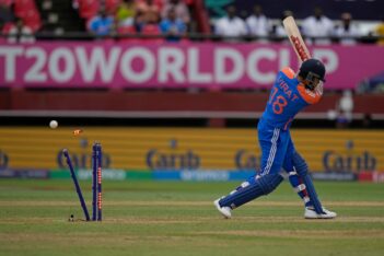 Virat Kohli has nothing to say to Vandersay!