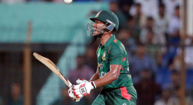 Watch Tanzid Hasan have a narrow escape after bouncer gets lodged in helmet in BAN vs NED clash