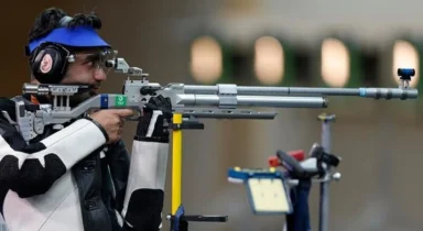 Who was the first Indian to win an individual gold medal at Olympics?