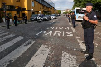 Olympic gold medalist robbed on the streets of Paris, netizens cant keep calm