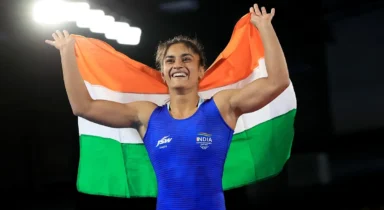 Superwoman deserves gold! Fans going crazy after Vinesh Phogat marches towards wrestling final