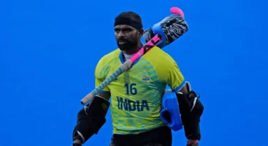 Indian hockey team bows down to PR Sreejesh, Harmanpreet carries him on shoulders after bronze medal triumph