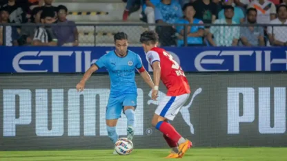 Ranbir Kapoor, Alia Bhatt enjoy Mumbai City FC clash in ISL 2024-25