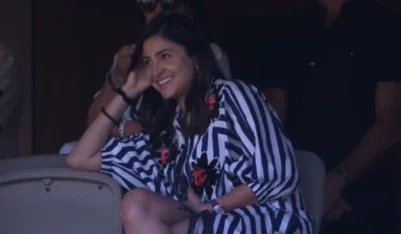 IND vs NZ Champions Trophy: Anushka Sharma stunned after Glenn Phillips one-handed catch to dismiss Virat Kohli, Watch