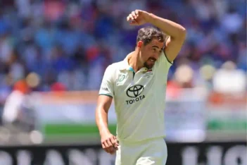 Injured Mitchell Starc produces memorable spell to remove Virat, push India on back foot
