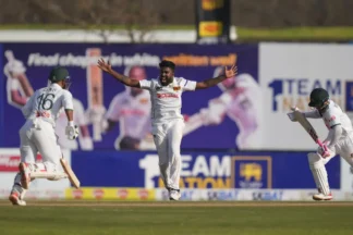 Asitha Fernando & Tharindu Ratnayake shoulder all the weight as Sri Lanka continue to struggle