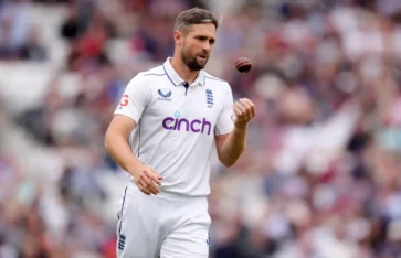 Inspirado por Pant, Chris Woakes ferido 