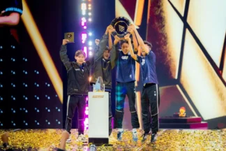 Free Fire at EWC 2025: EVOS Divine Lifts The Trophy