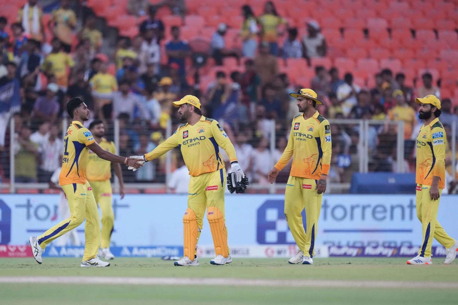 CSK end silence on releasing Sam Curran & 4 others before IPL 2026 auction