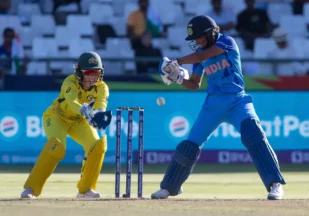 Harmanpreet Kaurs strike-rate a concern, should not be worried about falling wickets, says Shikha Pandey