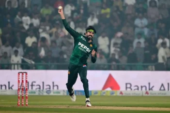 WATCH | Suryakumar Yadav impersonates Usman Tariq in nets