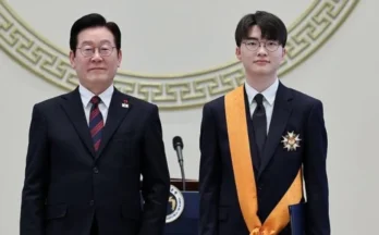 Faker Gets Cheongnyong Medal from Korean President